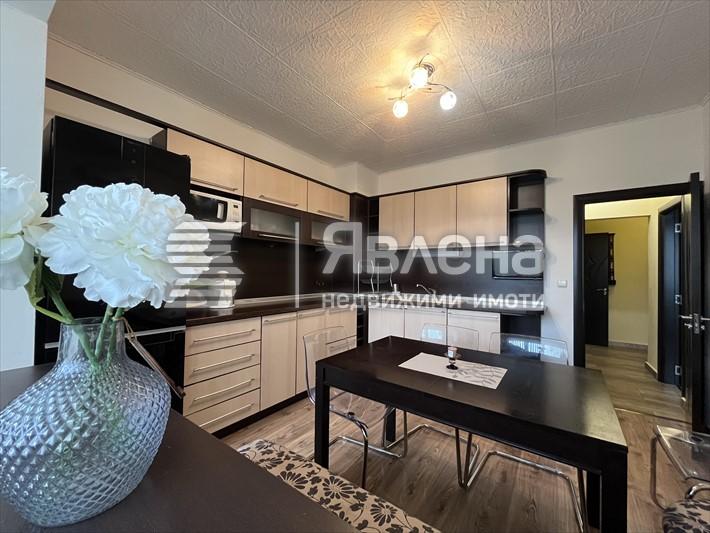 Дневна с кухня