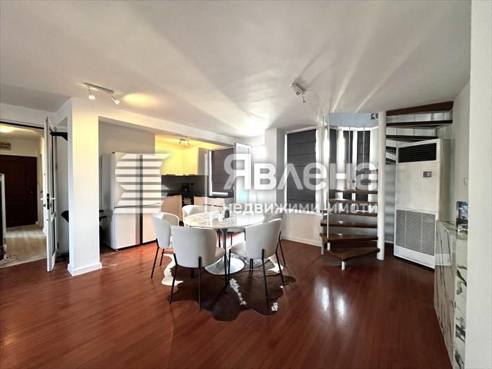 Кът с Трапезария