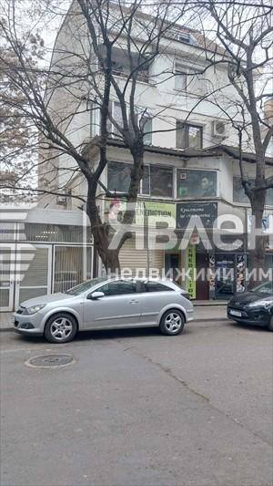 Продаваме в помещение