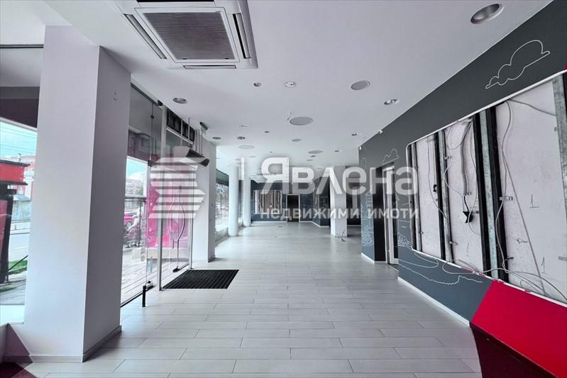 Търговска зала