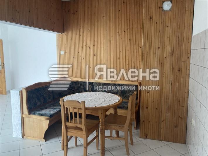 Кухня с трапезария