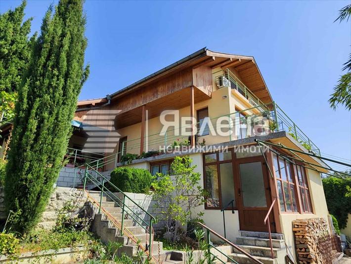 самостоятелна къща