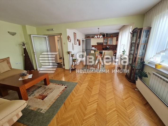 дневна с кухня