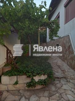 двор
