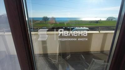 изглед от хола