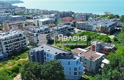 на 300 м от плажа